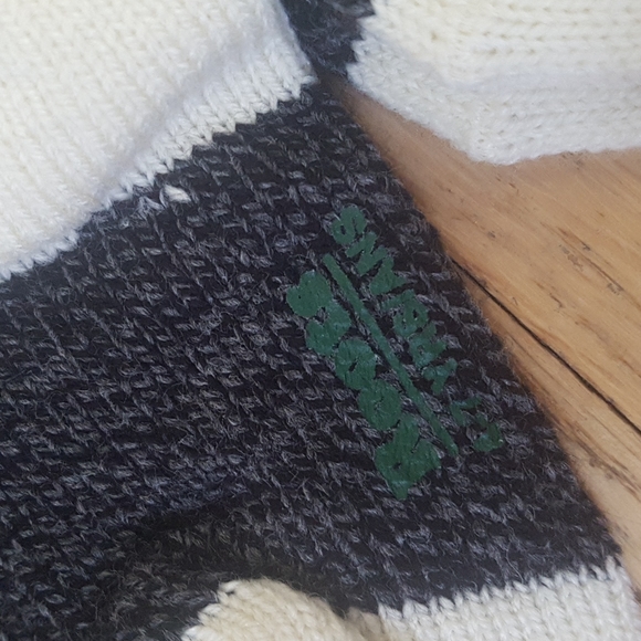 8 NEW Pairs of Kid's Cabin Socks - Picture 4 of 4